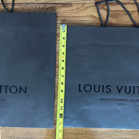 4 authentic Louis Vuitton shopping bags - Picture 12 of 12